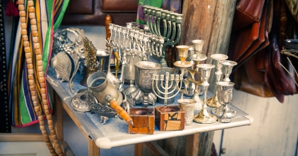 תמונה של מוצרי יודאיקה בעבודת יד